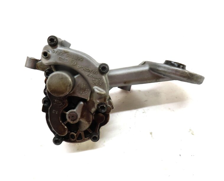 Thumbnail 9: 2010 AUDI Q5 (B8 8R) 3.2L CALB ENGINE OIL PUMP w/ SPROCKET GEAR 06E109361F