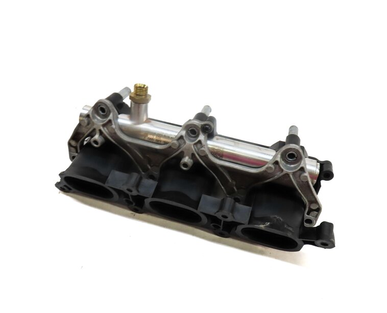 2010 AUDI Q5 (B8 8R) 3.2L CALB ENGINE RIGHT LOWER INTAKE MANIFOLD w/ FUEL RAIL