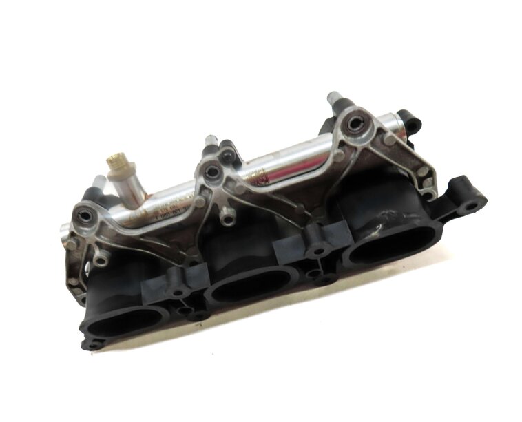 Thumbnail 3: 2010 AUDI Q5 (B8 8R) 3.2L CALB ENGINE RIGHT LOWER INTAKE MANIFOLD w/ FUEL RAIL