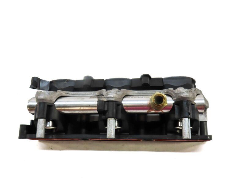 Thumbnail 5: 2010 AUDI Q5 (B8 8R) 3.2L CALB ENGINE RIGHT LOWER INTAKE MANIFOLD w/ FUEL RAIL