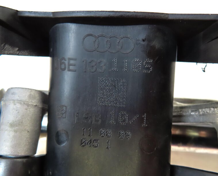 Thumbnail 7: 2010 AUDI Q5 (B8 8R) 3.2L CALB ENGINE RIGHT LOWER INTAKE MANIFOLD w/ FUEL RAIL