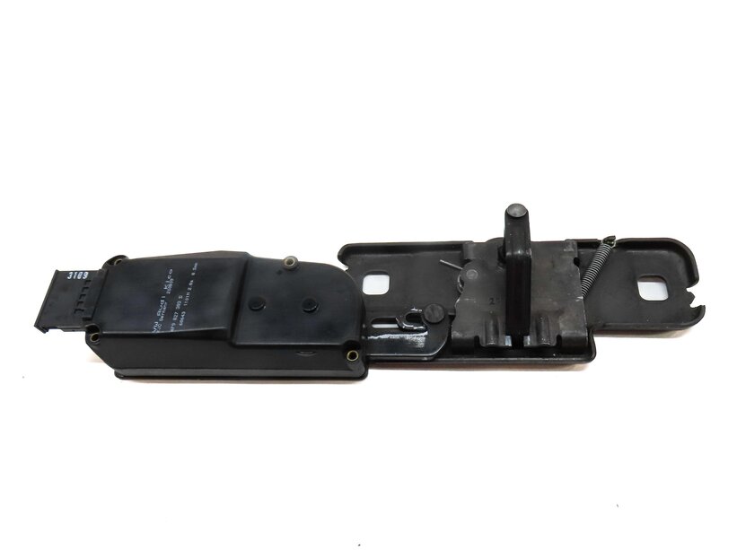 Thumbnail 2: 2010 AUDI Q5 (B8 8R) REAR TRUNK LOCK LATCH STRIKER PLATE 4F9827383D