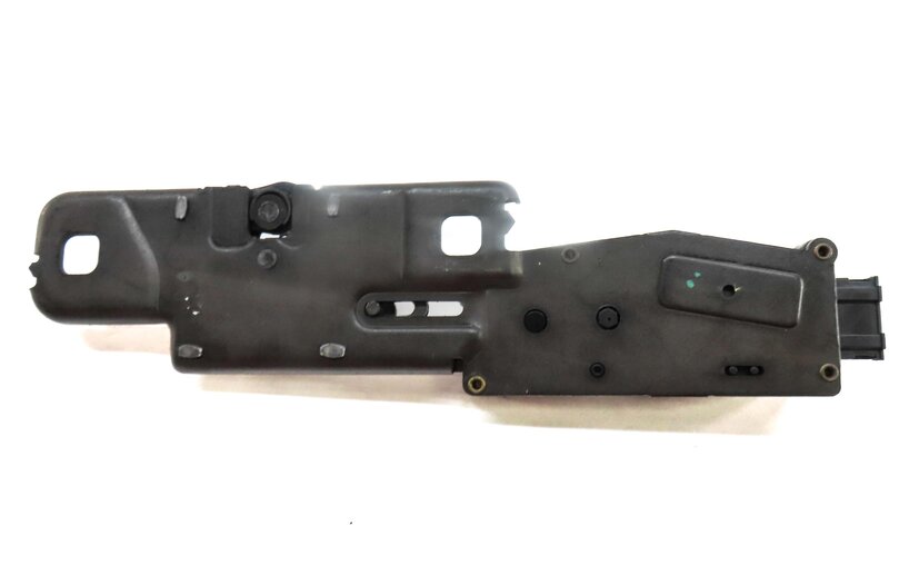 Thumbnail 5: 2010 AUDI Q5 (B8 8R) REAR TRUNK LOCK LATCH STRIKER PLATE 4F9827383D