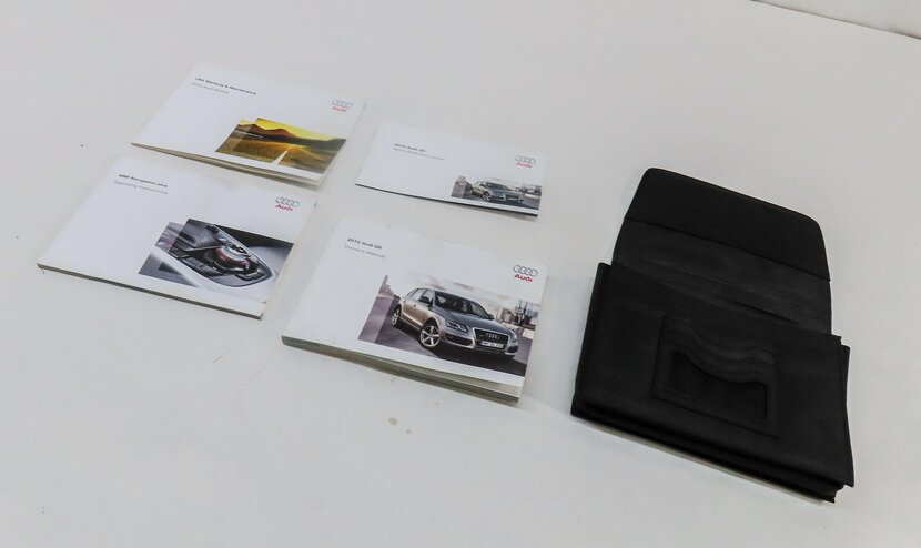 2010 AUDI Q5 (B8 8R) OWNERS MANUAL BOOKLET SET 4 w/ CARRYING CASE (BLACK)