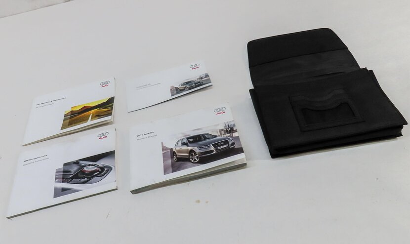 Thumbnail 3: 2010 AUDI Q5 (B8 8R) OWNERS MANUAL BOOKLET SET 4 w/ CARRYING CASE (BLACK)