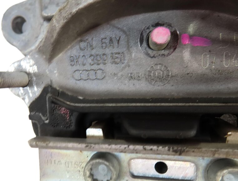 Thumbnail 7: 2014 AUDI A5 COUPE B8 8T 2.0L TURBO CPMB ENGINE AUTO TRANSMISSION MOUNT BRACKET
