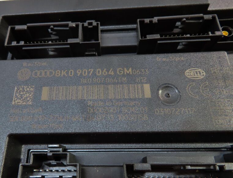 Thumbnail 14: 2014 AUDI A5 COUPE (B8 8T) 2.0L CPMB SPEEDOMETER BODY ENGINE MODULE & KEY SET