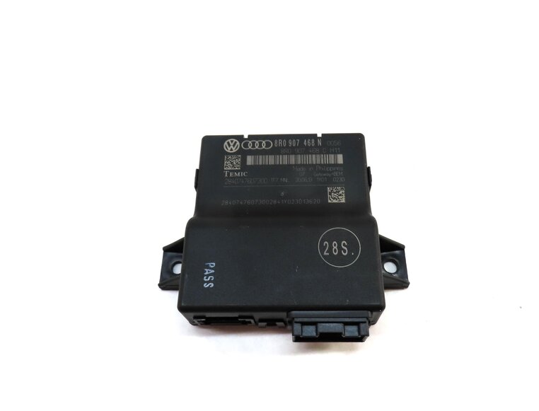 Thumbnail 8: 2014 AUDI A5 COUPE (B8 8T) 2.0L CPMB SPEEDOMETER BODY ENGINE MODULE & KEY SET