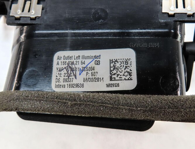 Thumbnail 6: 2015 MERCEDES ML400 (W166) FRONT LEFT DRIVER DASH A/C HEATER AIR VENT (BLACK)