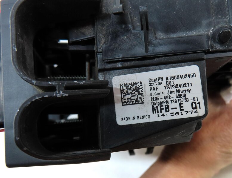 Thumbnail 7: 12-16 MERCEDES GL ML (W166 X166) POSITIVE BATTERY JUMP POST TERMINAL FUSE BOX