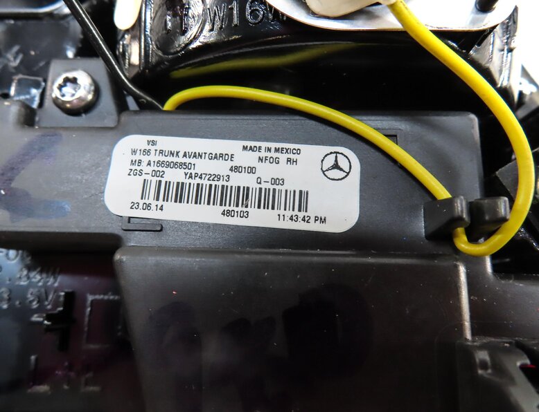 Thumbnail 6: 2012-2015 MERCEDES ML CLASS (W166) REAR RIGHT INNER LED TAILLIGHT LIGHT LAMP