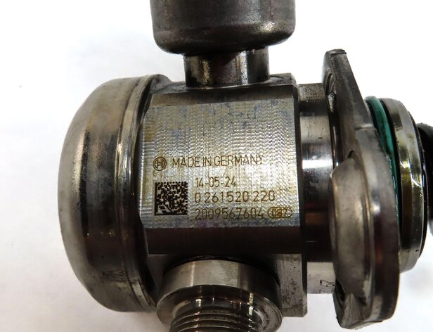Thumbnail 8: 11-20 MERCEDES CL E G GL ML SL S SL CLS W212 W222 LEFT HIGH PRESSURE FUEL PUMP