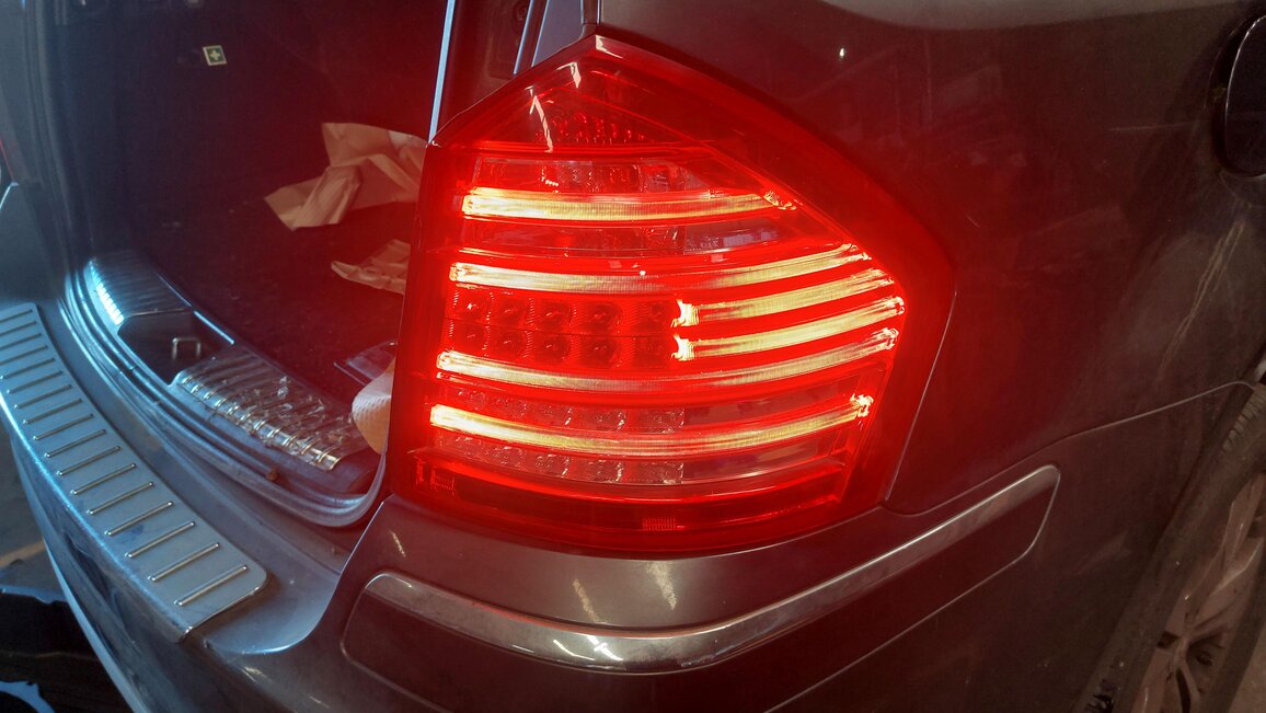 Thumbnail 2: 2010-2012 MB GL350 GL450 GL550 (X164) RIGHT PASSENGER TAILLIGHT BRAKE LIGHT LAMP