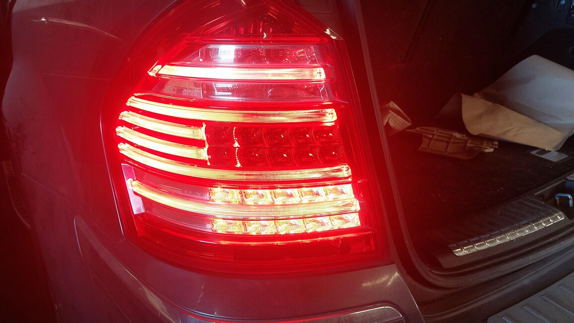 Thumbnail 2: 2010-2012 MB GL350 GL450 GL550 (X164) LEFT DRIVER TAILLIGHT BRAKE LIGHT LAMP