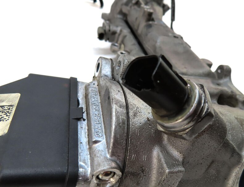Thumbnail 8: 09-13 MERCEDES GL ML R (W164 W251 X164) 3.0L OM642 DIESEL LEFT INTAKE MANIFOLD