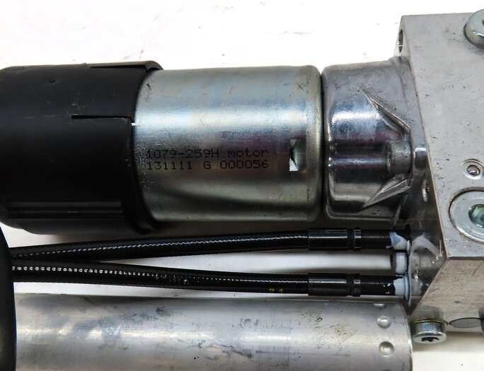 Thumbnail 13: 10-12 MERCEDES GL-CLASS (X164) REAR HYDRAULIC TRUNK LIFT MOTOR w/ RAM & LINES