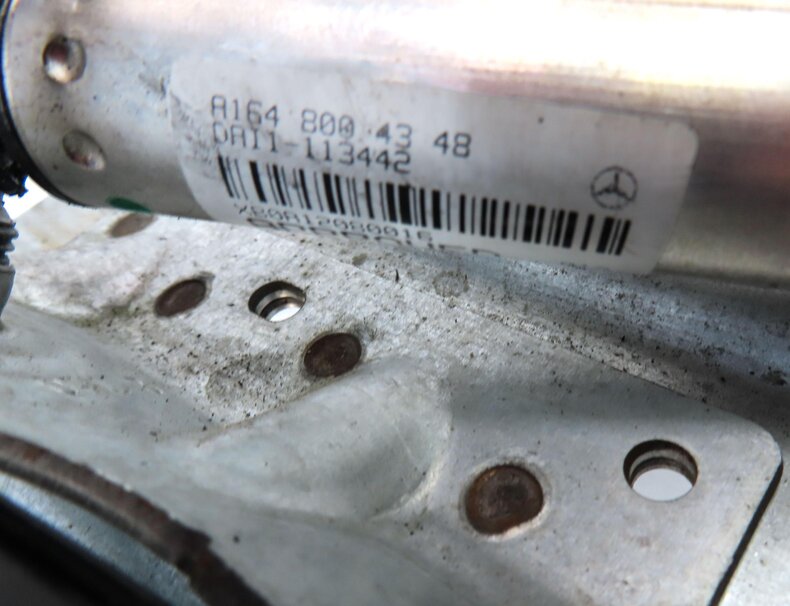 Thumbnail 9: 10-12 MERCEDES GL-CLASS (X164) REAR HYDRAULIC TRUNK LIFT MOTOR w/ RAM & LINES