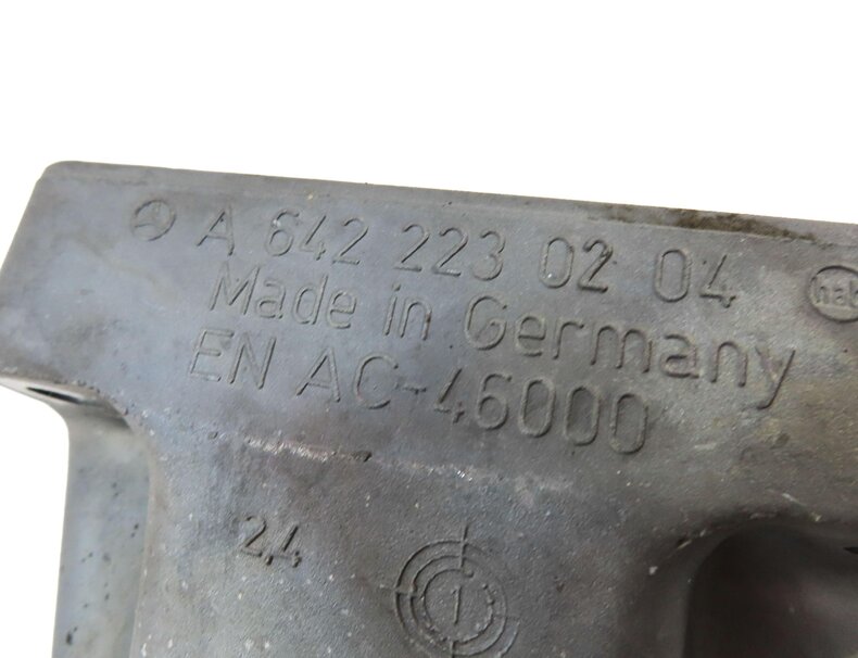 Thumbnail 6: 2012 MERCEDES GL350 (X164) 3.0L OM642 TURBO DIESEL RIGHT ENGINE MOUNT BRACKET