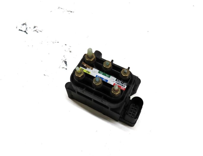 Thumbnail 1: 2012 MERCEDES GL350 (X164) AIR SUSPENSION TRANSFER RELIEF VALVE BLOCK 2123200358
