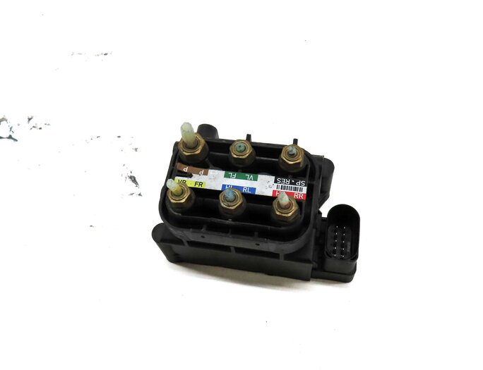 Thumbnail 2: 2012 MERCEDES GL350 (X164) AIR SUSPENSION TRANSFER RELIEF VALVE BLOCK 2123200358
