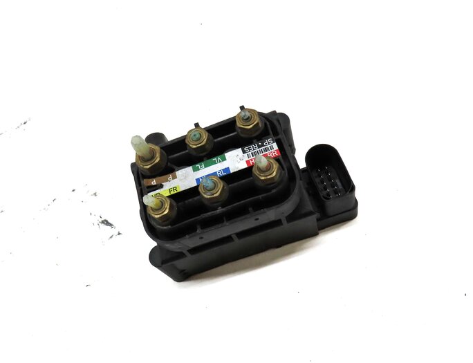 Thumbnail 3: 2012 MERCEDES GL350 (X164) AIR SUSPENSION TRANSFER RELIEF VALVE BLOCK 2123200358