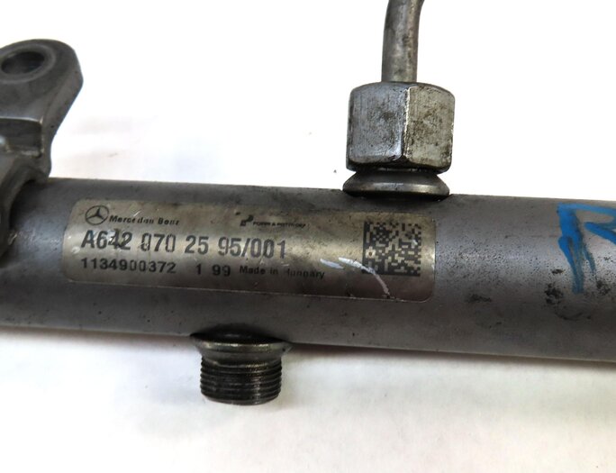 Thumbnail 7: 2012 MERCEDES GL350 X164 3.0L OM642 TURBO DIESEL ENGINE RIGHT FUEL RAIL w/ LINES