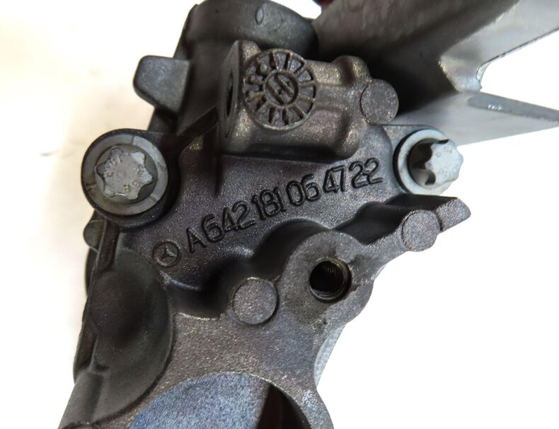Thumbnail 6: 2012 MERCEDES GL350 (X164) 3.0L OM642 TURBO DIESEL ENGINE OIL PUMP 6421810647