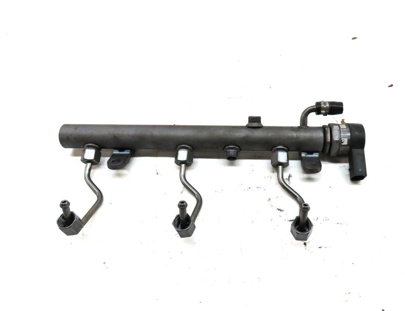 Thumbnail 4: 2012 MERCEDES GL350 (X164) 3.0L OM642 TURBO DIESEL ENGINE LEFT FUEL RAIL & LINES
