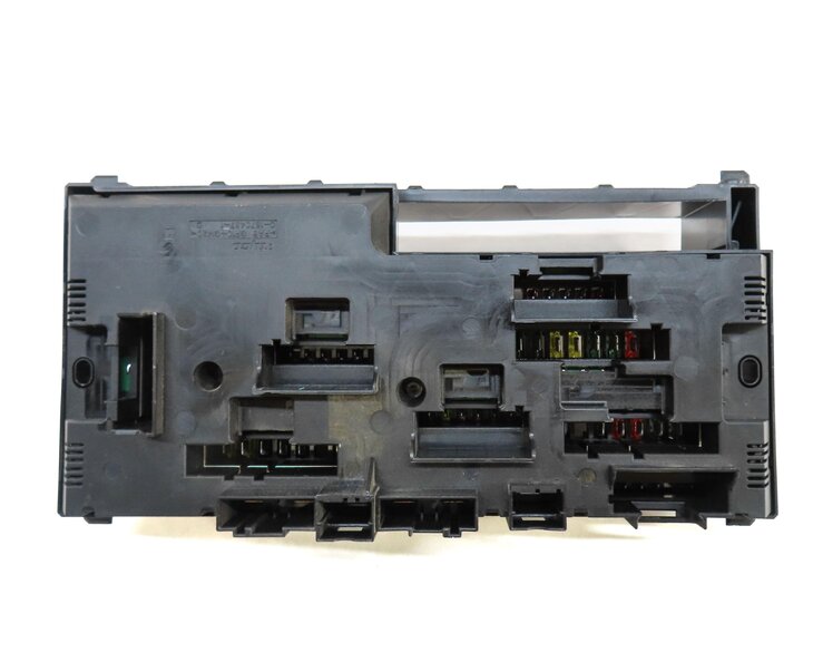 Thumbnail 5: 2011 BMW 535i (F10) FRONT POWER DISTRIBUTION RELAY FUSE BOX 61149210861