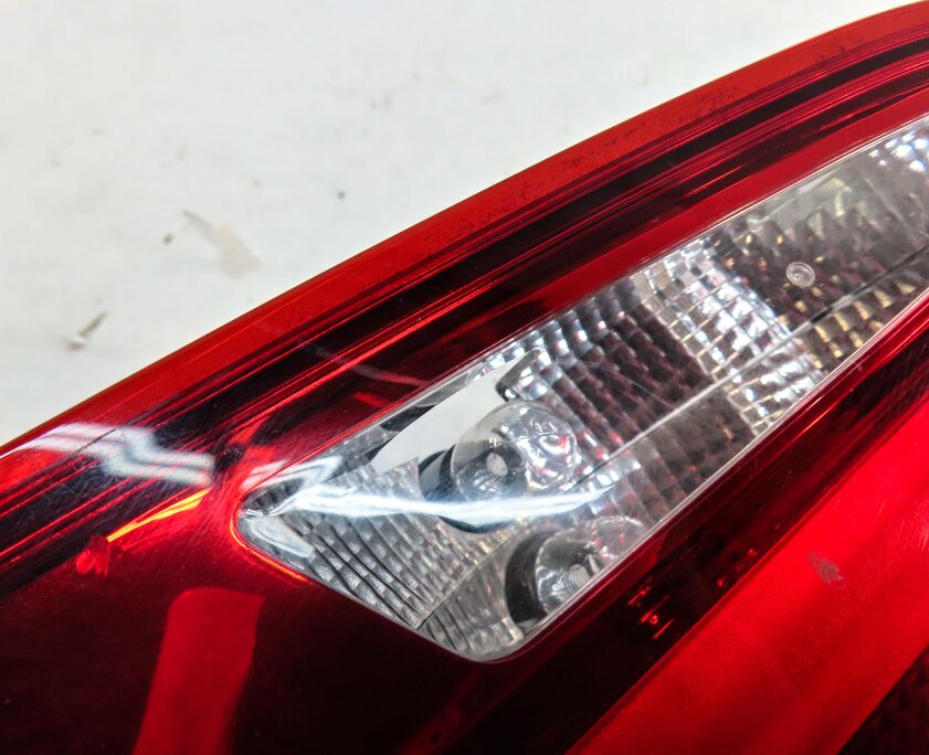 Thumbnail 6: 2011-2013 BMW 528i 535i 550i M5 (F10) LEFT REAR INNER TRUNK TAILLIGHT LIGHT LAMP