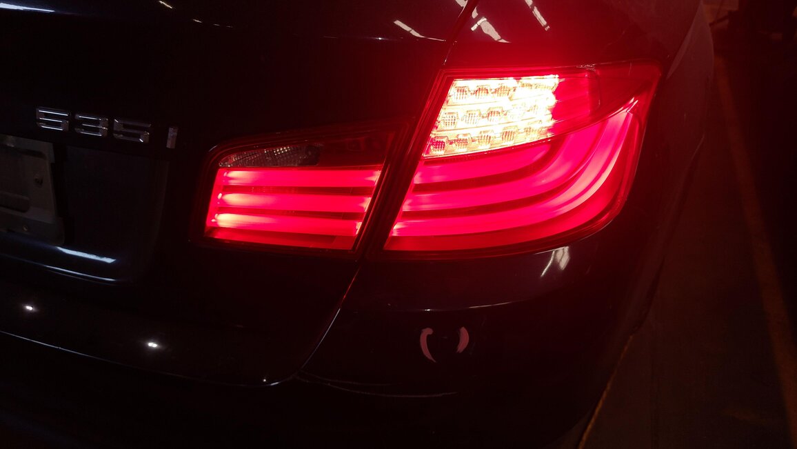 Thumbnail 2: 11-13 BMW 528i 535i 550i M5 (F10) RIGHT REAR INNER TRUNK TAILLIGHT LIGHT LAMP