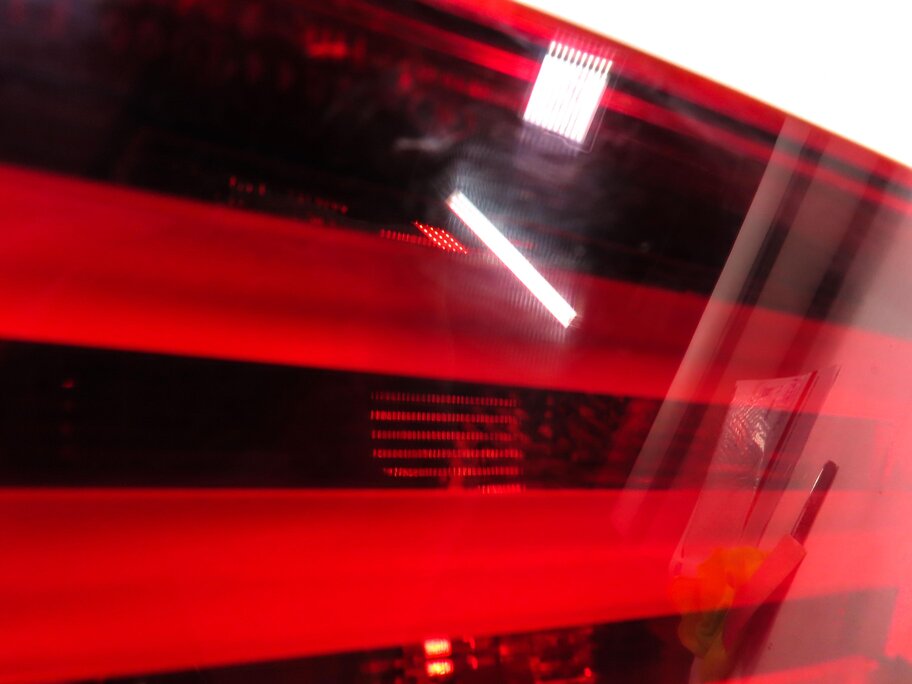 Thumbnail 7: 11-13 BMW 528i 535i 550i M5 (F10) RIGHT REAR INNER TRUNK TAILLIGHT LIGHT LAMP