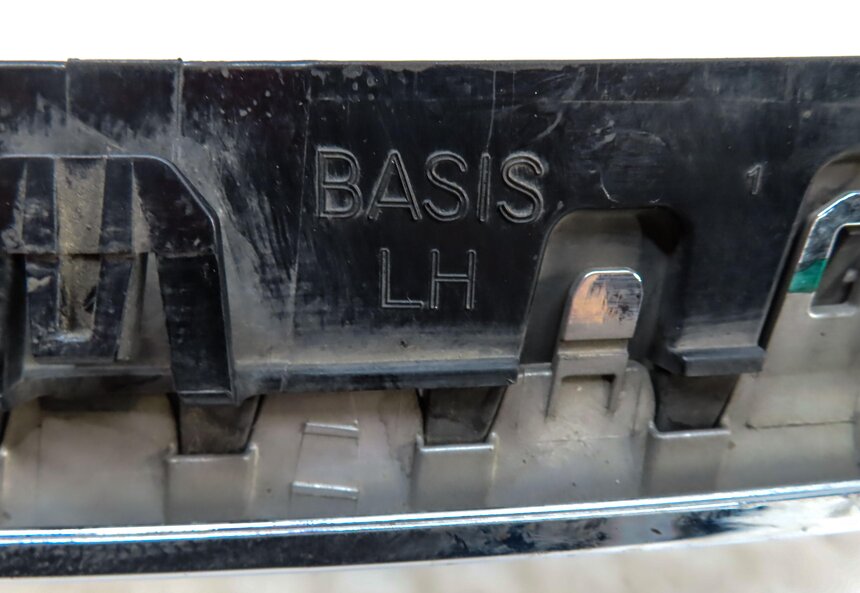 Thumbnail 6: 2011-2013 BMW 528i 535i 550i (F10) LEFT FRONT BUMPER AIR VENT GRILLE (CHROME)