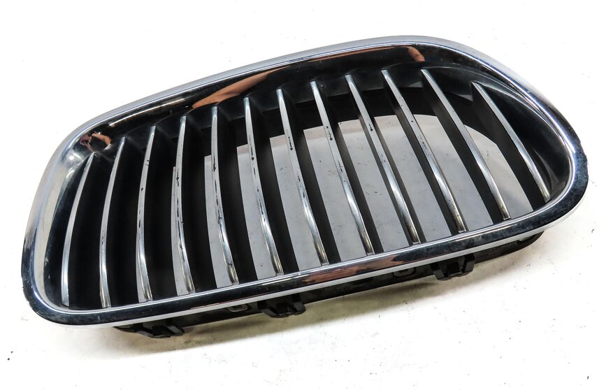 Thumbnail 3: 2011-2013 BMW 528i 535i 550i (F10) RIGHT FRONT BUMPER AIR VENT GRILLE (CHROME)