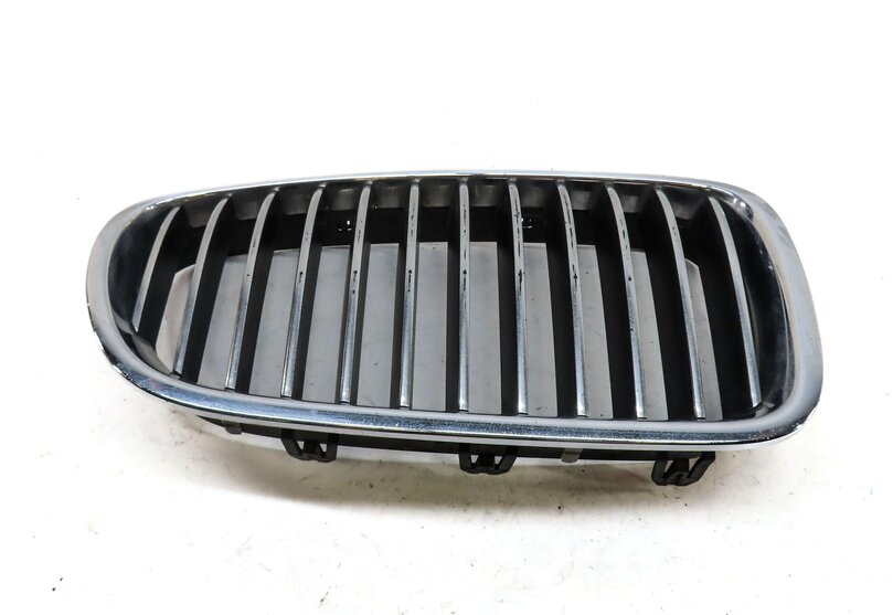 Thumbnail 4: 2011-2013 BMW 528i 535i 550i (F10) RIGHT FRONT BUMPER AIR VENT GRILLE (CHROME)