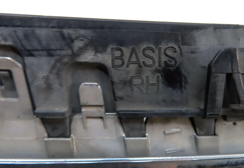 Thumbnail 6: 2011-2013 BMW 528i 535i 550i (F10) RIGHT FRONT BUMPER AIR VENT GRILLE (CHROME)