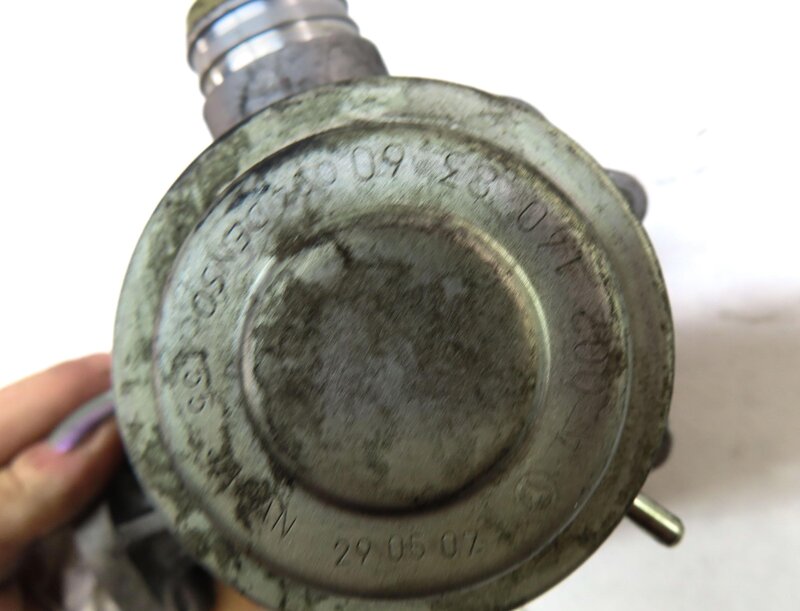 Thumbnail 7: 2008 MERCEDES GL450 (X164) 4.6L M273 ENGINE SECONDARY AIR PUMP CHECK VALVE EGR
