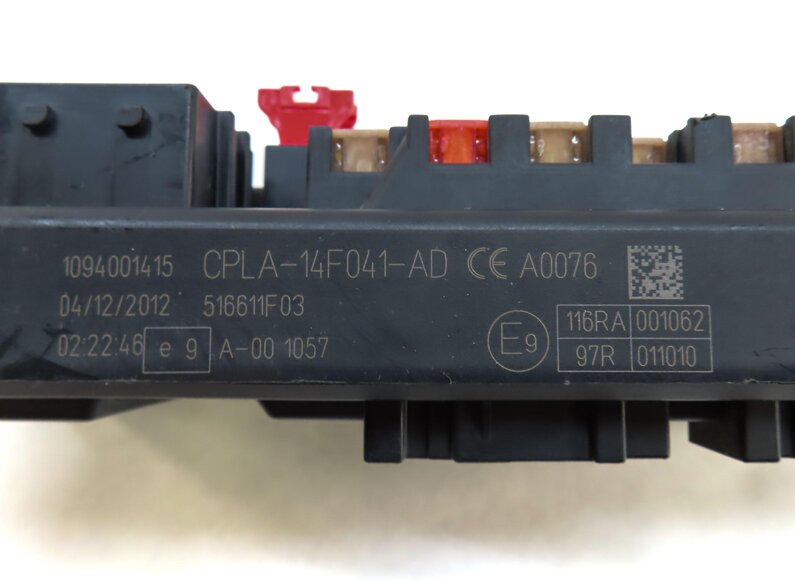 Thumbnail 6: 2013 RANGE ROVER (L405) FRONT RIGHT PASSENGER CABIN RELAY FUSE BOX CPLA14F041AD