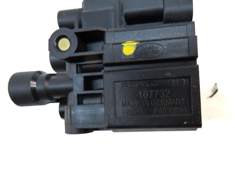 Thumbnail 6: 2013 LAND RANGE ROVER (L405) FRONT AIR SUSPENSION TRANSFER RELIEF VALVE
