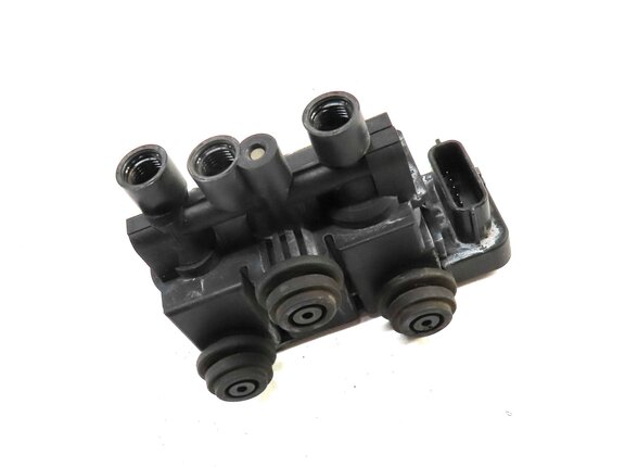 Thumbnail 3: 2013 LAND RANGE ROVER L405 REAR AIR SUSPENSION TRANSFER RELIEF VALVE CPLA5B710AB