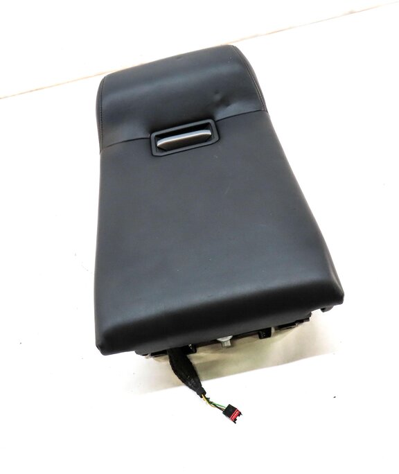 Thumbnail 3: 2013 LAND RANGE ROVER L405 REAR 2ND ROW SEAT FOLD DOWN ARMREST CUPHOLDER (BLACK)