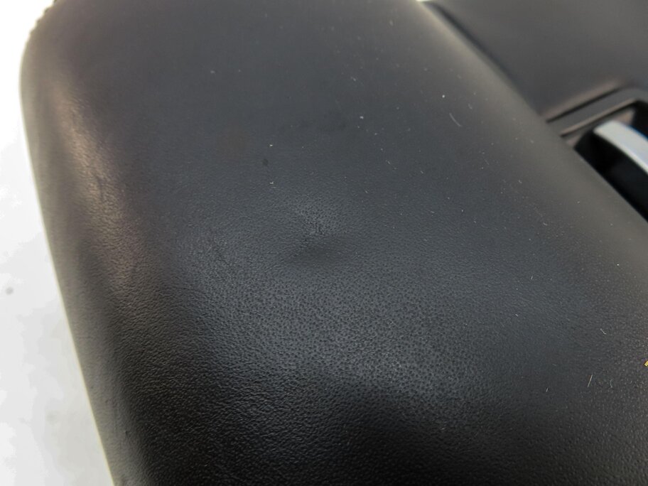 Thumbnail 8: 2013 LAND RANGE ROVER L405 REAR 2ND ROW SEAT FOLD DOWN ARMREST CUPHOLDER (BLACK)