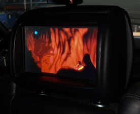 Thumbnail 2: 13 RANGE ROVER (L405) FRONT LEFT OR RIGHT HEADREST (BLACK) w/ DVD VIDEO SCREEN