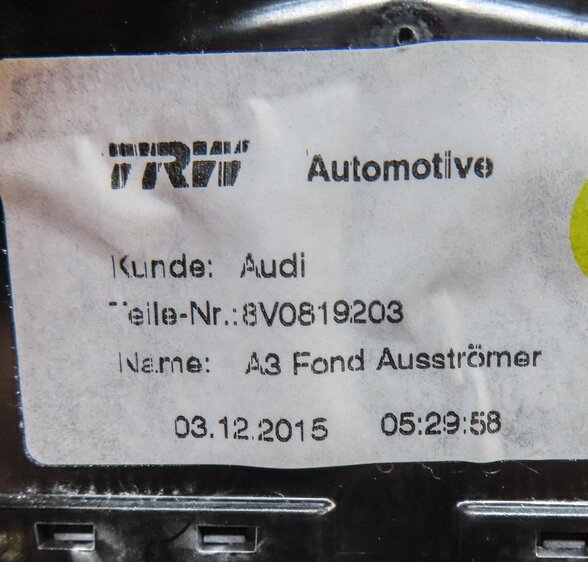Thumbnail 6: 2016 AUDI A3 (8V) REAR CENTER CONSOLE HVAC A/C HEATER AIR VENT (BLACK) 8V0819203