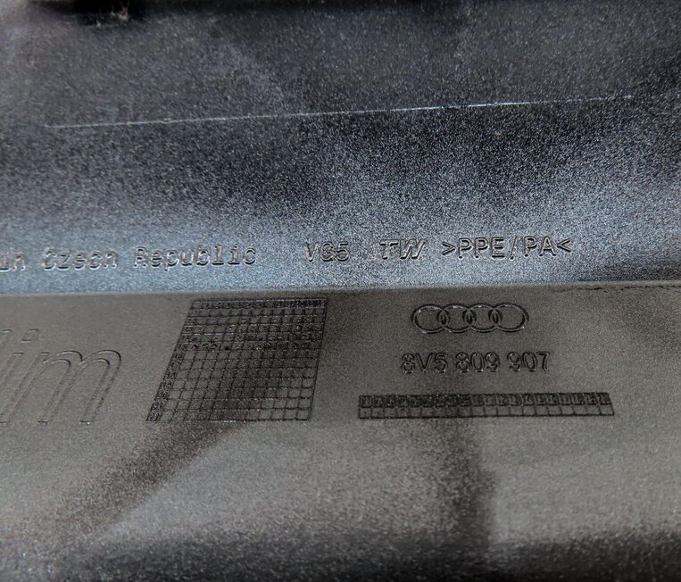 Thumbnail 6: 2016-2018 AUDI A3 (8V) FUEL TANK DOOR LID (MONSOON GRAY METALLIC 0C)