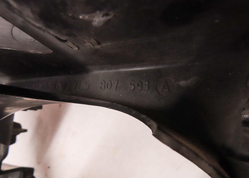 Thumbnail 7: 2009 PORSCHE CAYENNE (957) FRONT LEFT DRIVER FOG LIGHT MOUNTING BRACKET