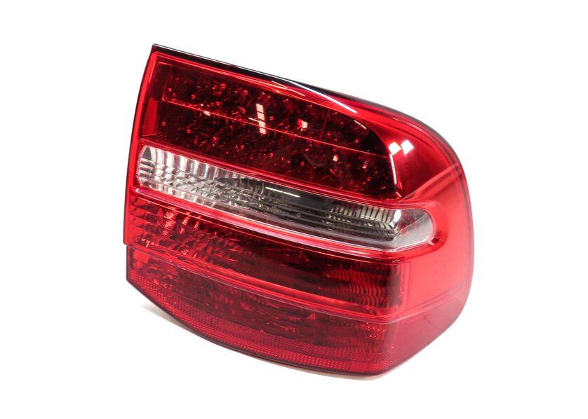 2008-2010 PORSCHE CAYENNE (957) RIGHT PASSENGER REAR TAILLIGHT BRAKE LIGHT LAMP