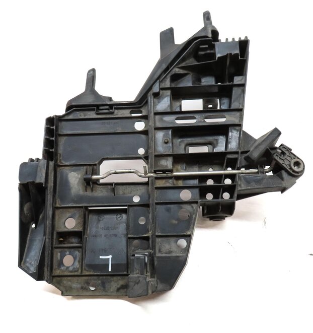 Thumbnail 2: 2009 PORSCHE CAYENNE (957) FRONT LEFT DRIVER HEADLIGHT MOUNT BRACKET 7L5941045