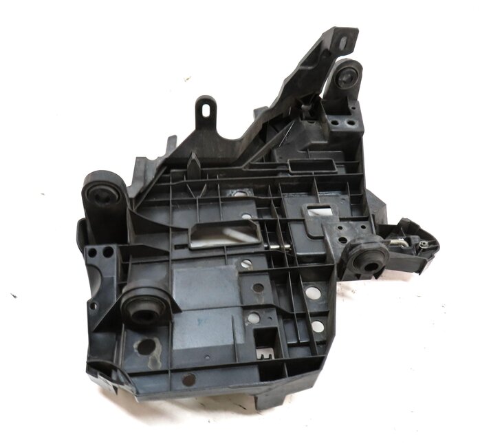 2009 PORSCHE CAYENNE 957 FRONT RIGHT PASSENGER HEADLIGHT MOUNT BRACKET 7L5941046