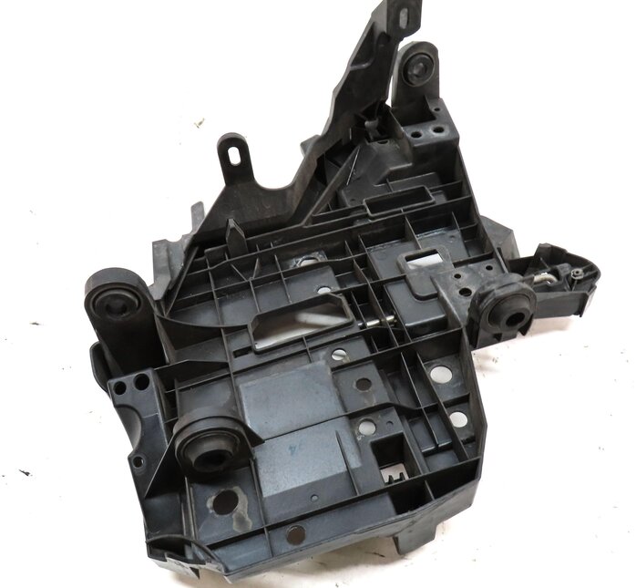 Thumbnail 2: 2009 PORSCHE CAYENNE 957 FRONT RIGHT PASSENGER HEADLIGHT MOUNT BRACKET 7L5941046